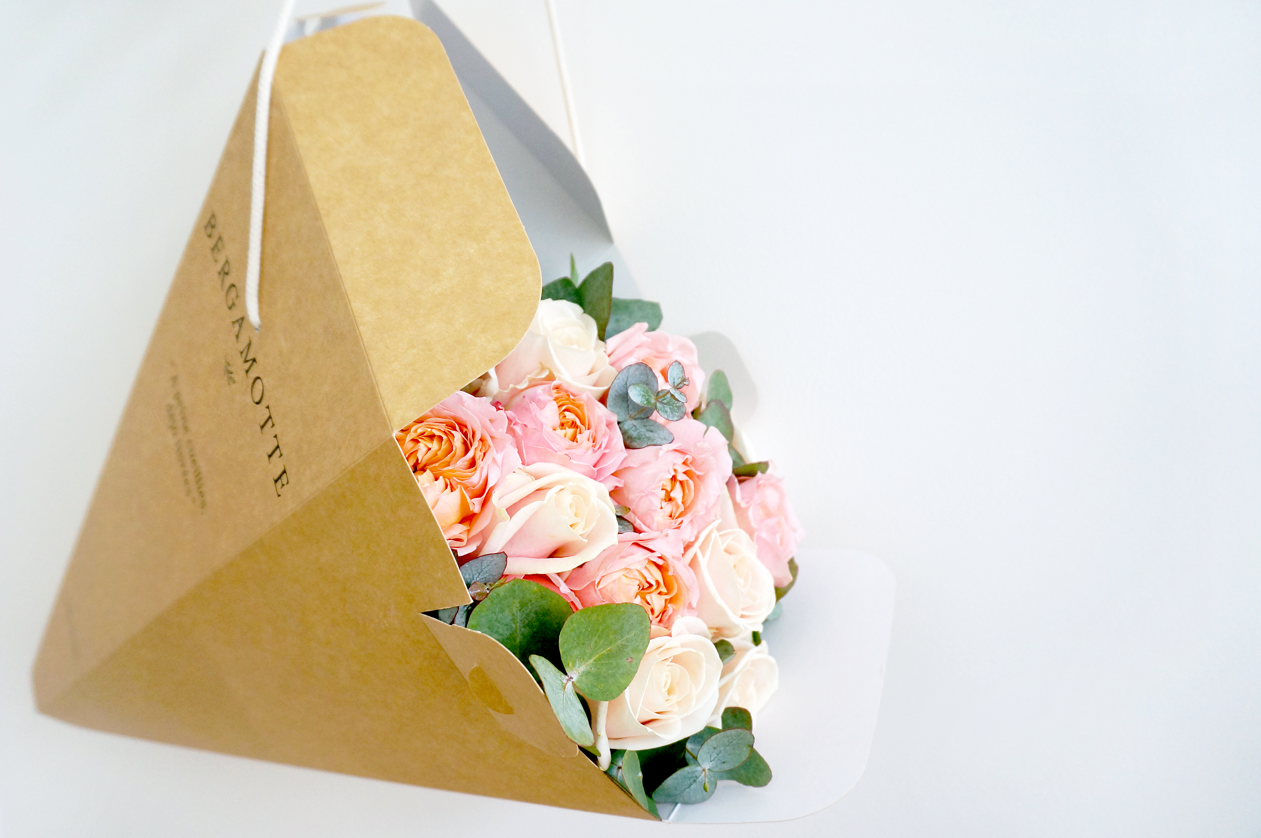 パッケージで人気急上昇！かわいいパッケージで届く花束「ベルガモット 