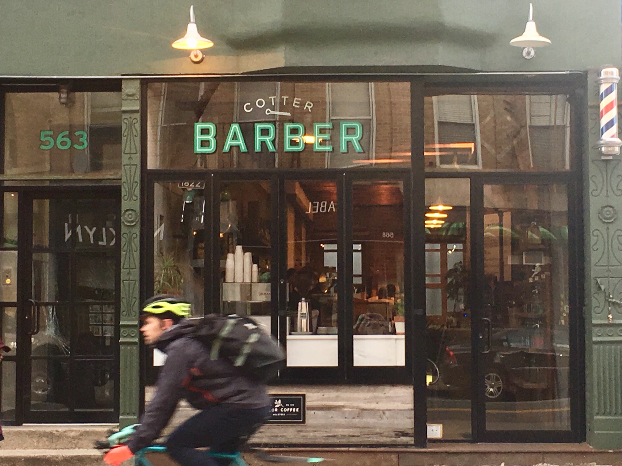 古い風習を現代風にアレンジ。理髪店×コーヒーショップ「COTTER BARBER」のブランドストーリー パケトラ ｜ 世界各国で暮らす