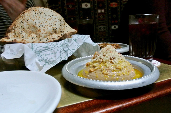 モダン・イラン料理の店。伝統の味を現代風に解釈した人気店。