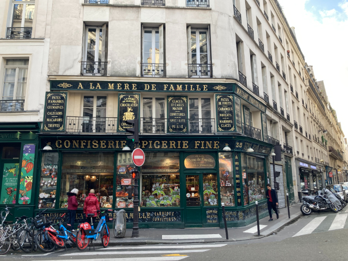 1761年、パリ9区のフォーブール・モンマルトル通りに創業した「ア・ラ・メール・ドゥ・ファミーユ」