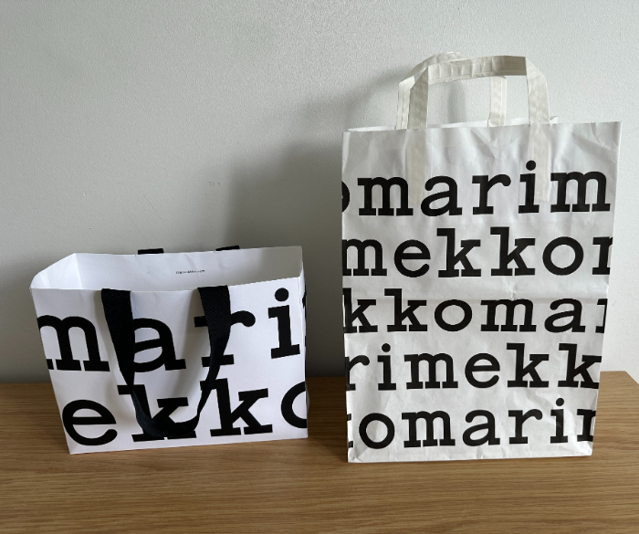 マリメッコの紙袋とショッピングバッグ