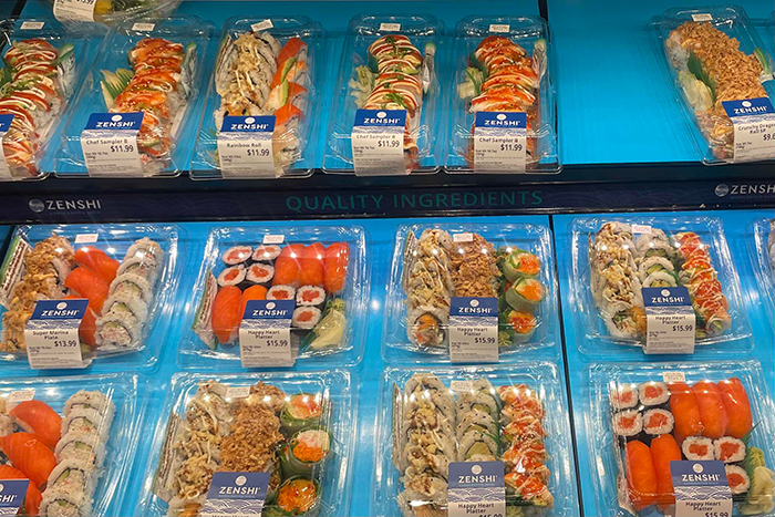 お寿司も店頭に並んでいる
