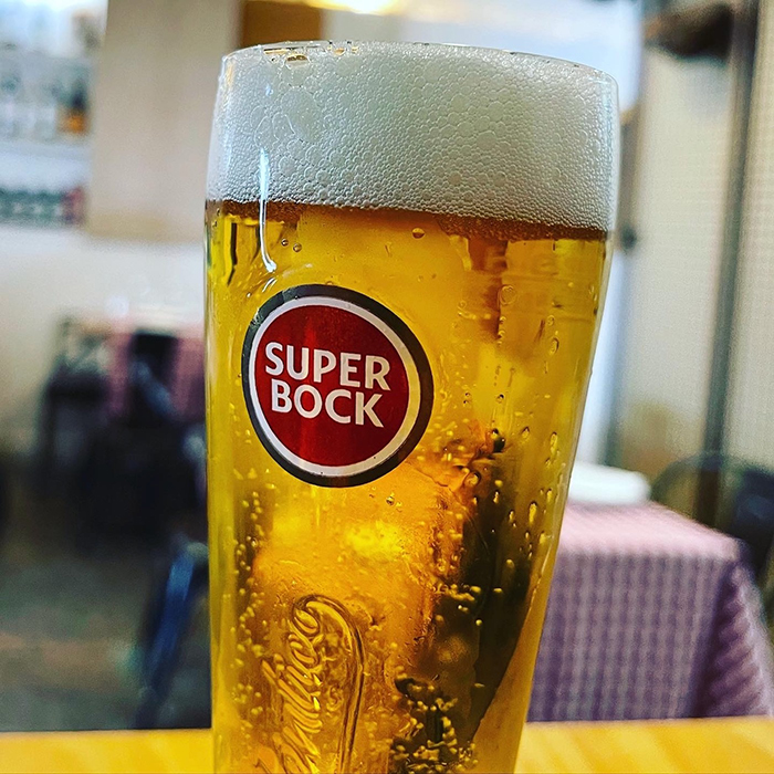 ポルトガルの大定番ビール「スーパーボック」(筆者撮影)