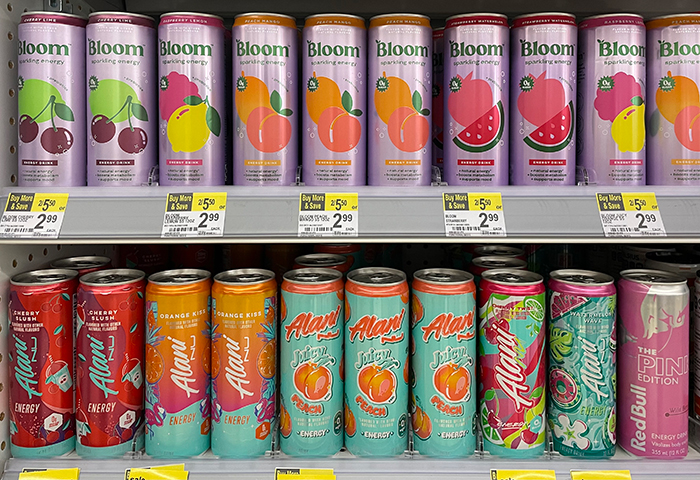 BloomとAlani Nuが同じ棚に置かれている