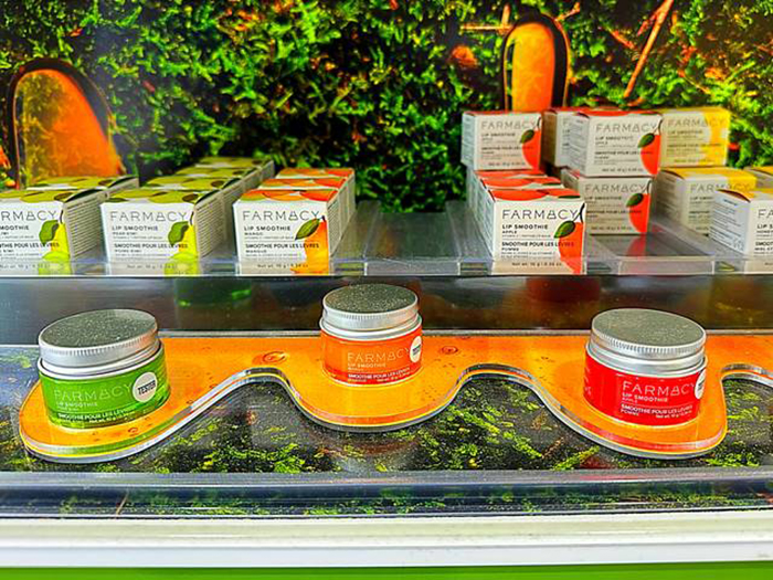 ビタミンを連想させるFarmacy Beautyのパッケージ