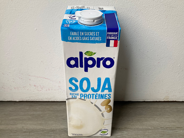 プロテイン入りの豆乳。味は日本の調整豆乳に似ています。