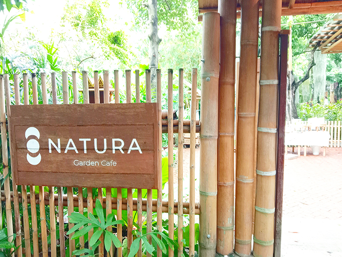 NATURA Garden Cafeの看板