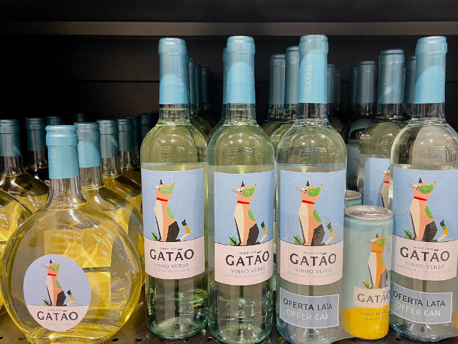 猫のラベルのGataoワイン