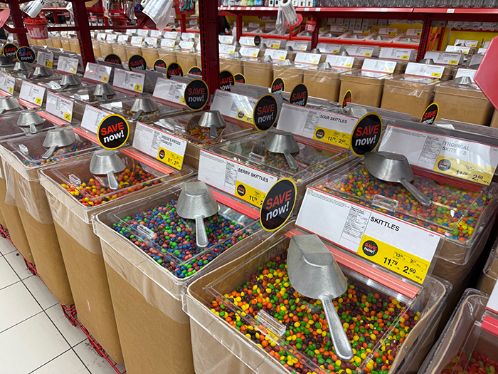 色とりどりなお菓子の量り売り