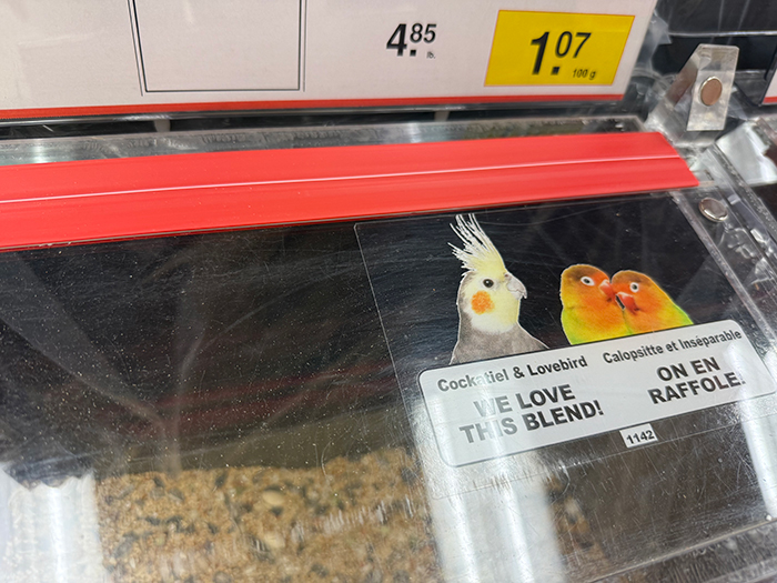鳥類などの小動物のフードの量り売り