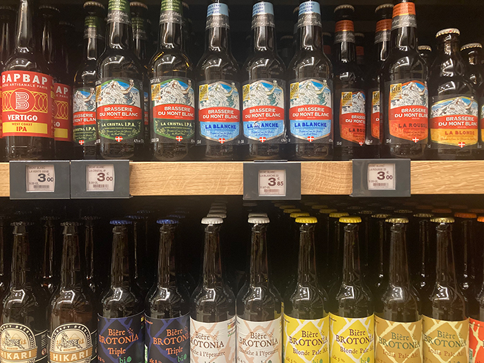 クラシックなタイプの瓶ビール(アルコール入り)