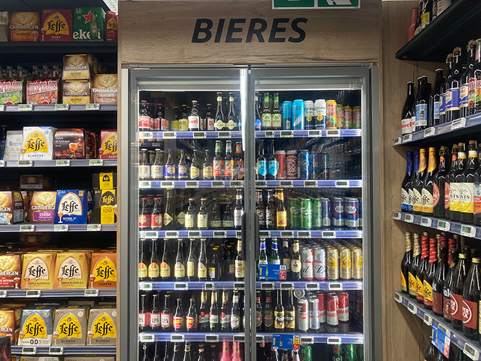 スーパーマーケットのビール売り場