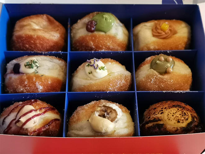 「Sourbombe Artisanal Bakery」のドーナツ
