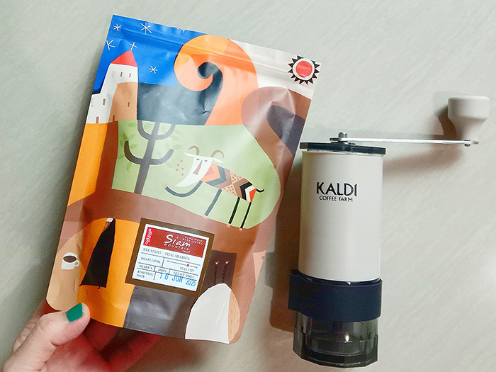 KALDIのコーヒーとコーヒーミル