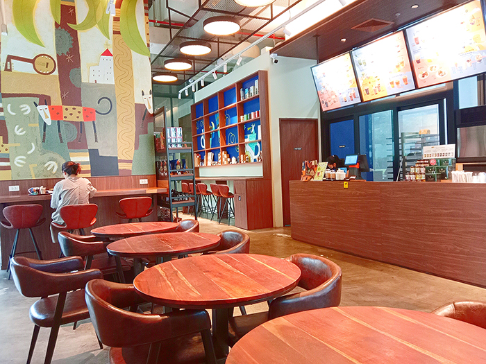 CAFE KALDI Phrom Phongの店内