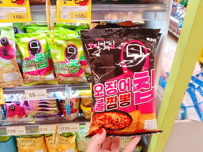 コラボ商品の韓国チャンポン味のスナック