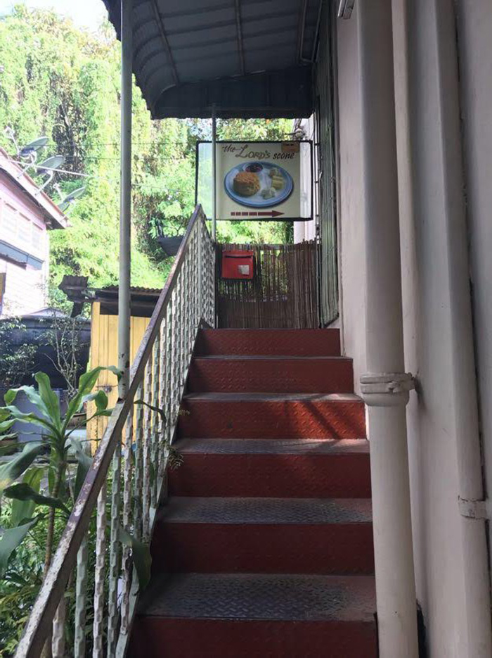 The Lord's Cafeへと続く階段