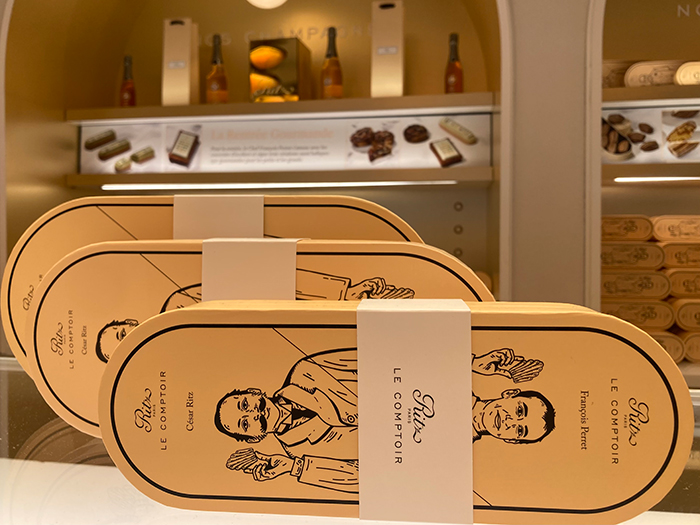 マドレーヌ詰め合わせ。「Ritz Paris」の創業者(左)と、「Ritz Paris Le Comptoir」のオーナーパティシエ、フランソワ・ペレ(右)のイラスト入り