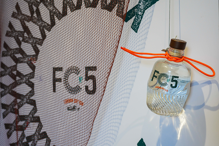 海や漁師に着想を得たパッケージ