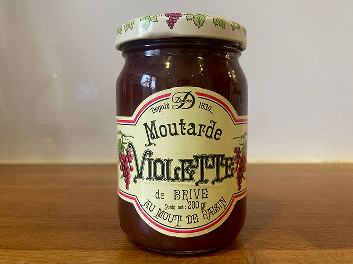 葡萄の果汁が入ったマスタード
