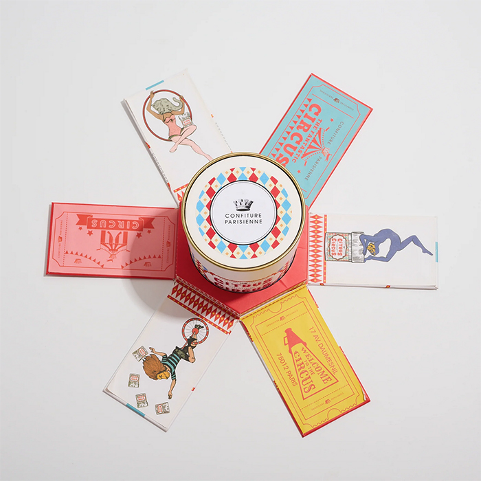 イラストが描かれた特製ボックス。6枚のカードになるというユニークなデザイン(Confiture Parisienne)