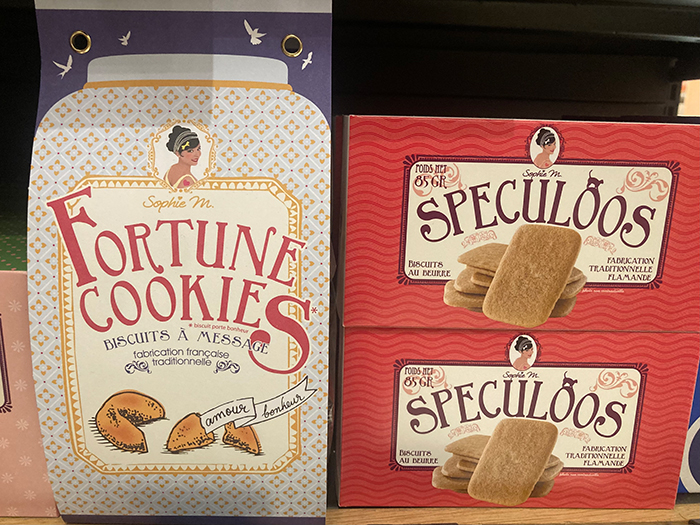 「Sophie M」のお菓子(右:ビスケット、左:フォーチュンクッキー)