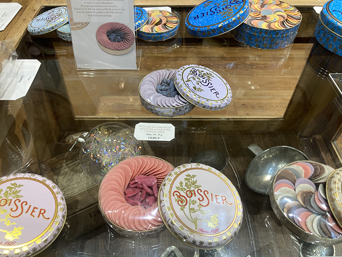 ペタルチョコレート(花びらの形をしたチョコレート)