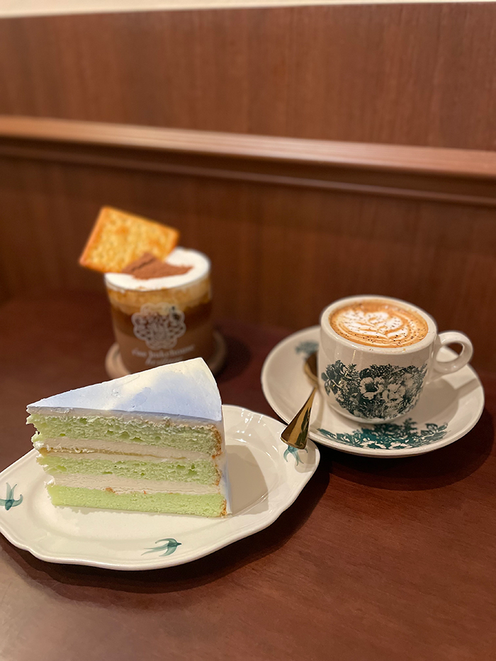 シンガポールラテ、マイロモカガオ、クエ・サラトケーキ