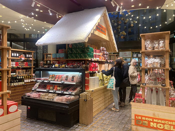 パリのデパート「Le Bon Marche」のクリスマスコーナー