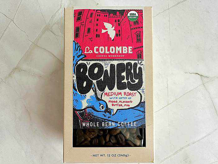 躍動感のあるタイポグラフィが印象的な「La Colombe」のパッケージ