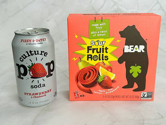 ポップなタイポグラフィが特徴の「Culture POP Soda」と「BEAR Snacks」のパッケージ