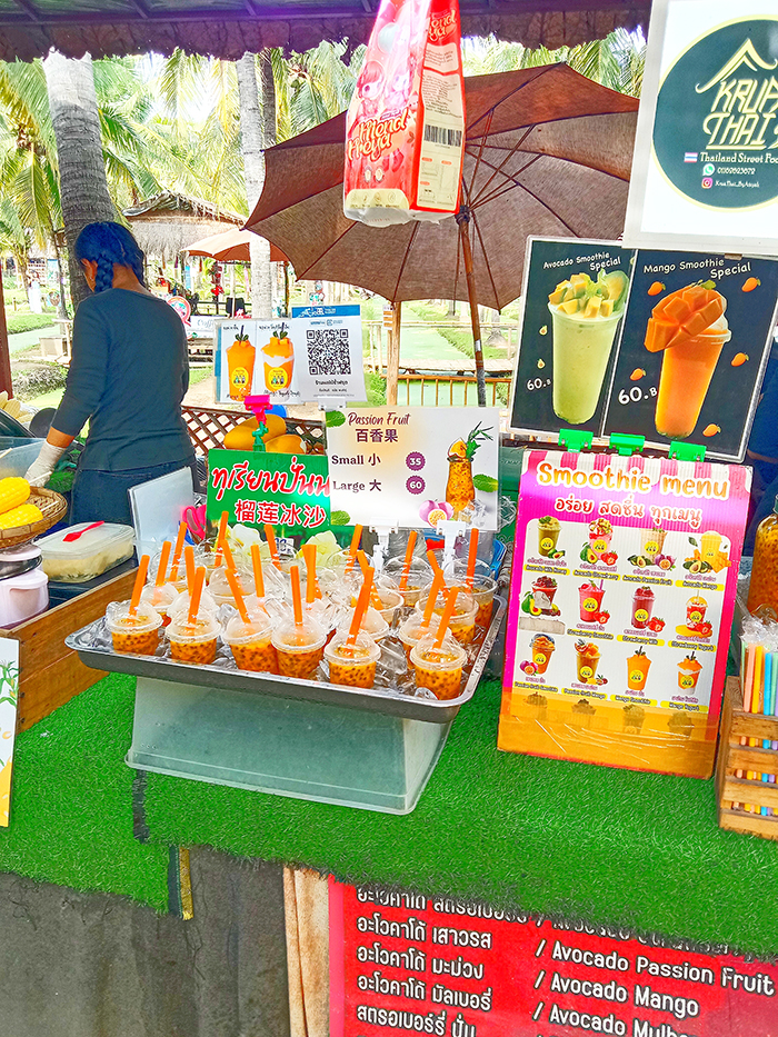 飲みやすいサイズのパッションフルーツスムージーも販売されている