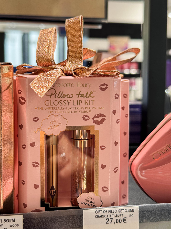 「シャーロット・ティルブリー」はガーリーな世界観を表現したパッケージ