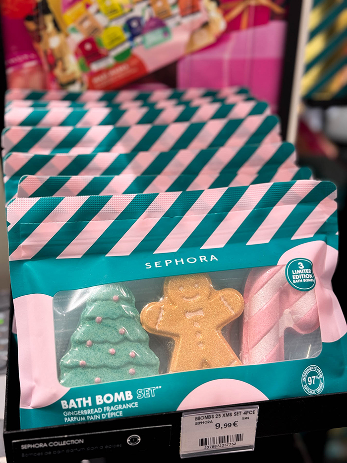 クリスマスを象徴するアイテムをかたどったバスボム3個セット