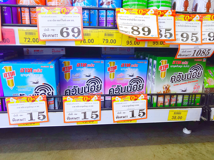 一番右にあるのは犬や猫に優しい煙の蚊取り線香