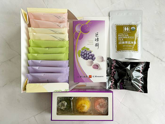 巨峰餅やしょこらみかさなどのお菓子