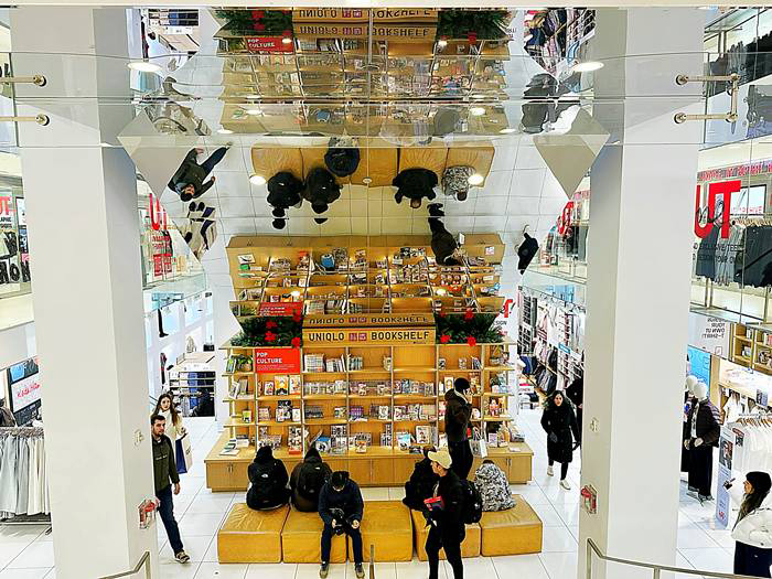 UNIQLOのフラッグシップ店にはカフェや漫画コーナーがある