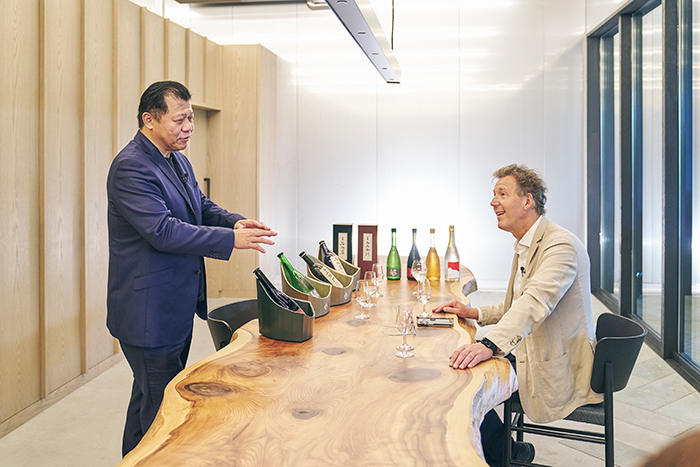 福井県の「黒龍酒造」を訪問したマルコリーニ氏