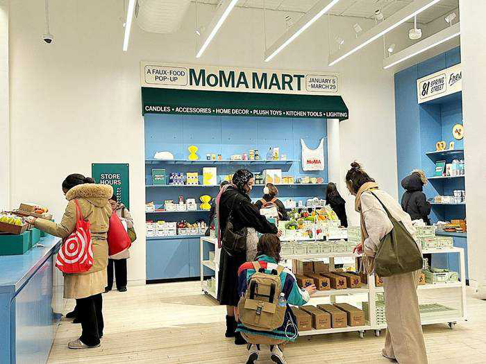 「MoMA Mart」の店内の様子