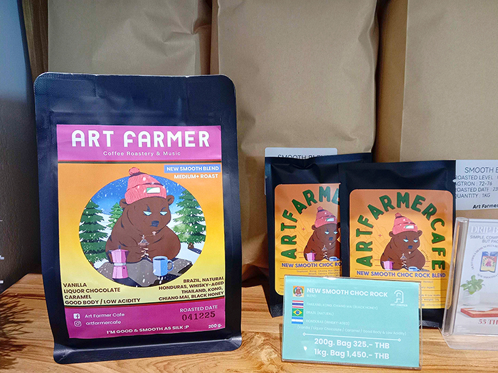 くまさんがコーヒーを飲む姿が描かれているパッケージ