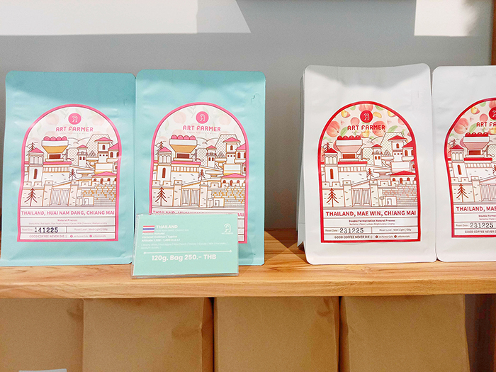 タイ各地のコーヒー豆も販売している