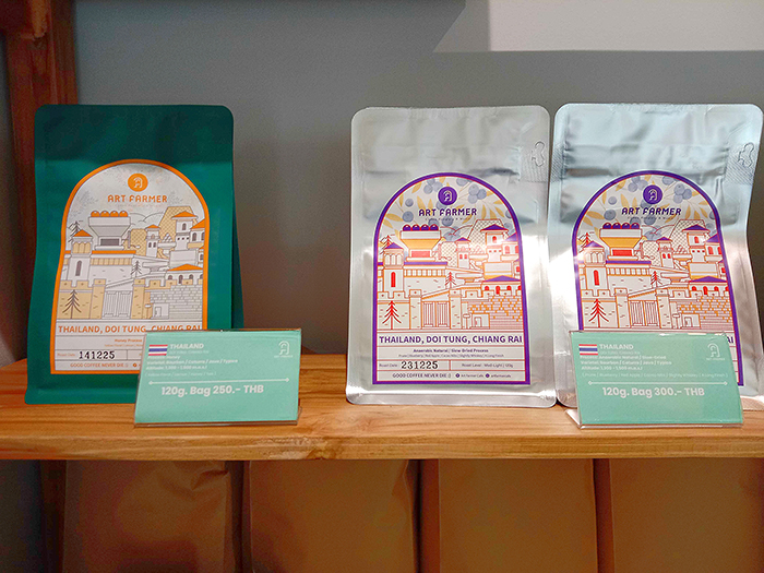 タイ各地のコーヒー豆も販売している