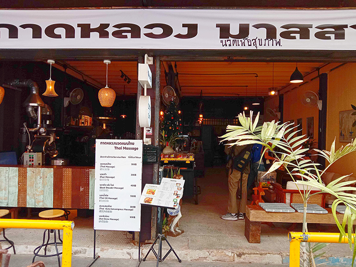 「Kadluang Cafe&Roaster」の外観