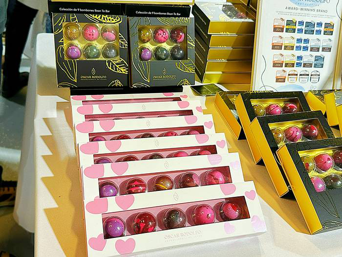 「&Oacute;scar Rodolfo Chocolatier」の宝石のような美しいポップなボンボンショコラ