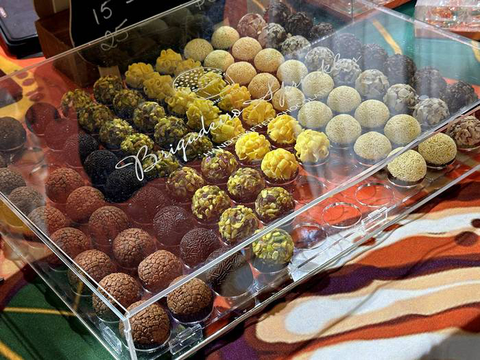 「Brigadeiro Sprinkles」のブラジル版ボンボンショコラのようなお菓子(ブリガデイロ)