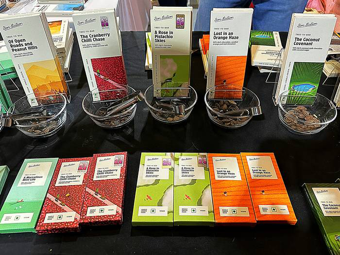 「Bon Fictio」の物語を感じさせるイラストが描かれた統一感のあるパッケージデザイン