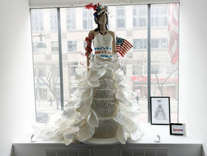 チョコレートで作られたドレスの展示