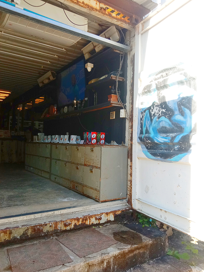 店内にはコーヒー豆が販売されている