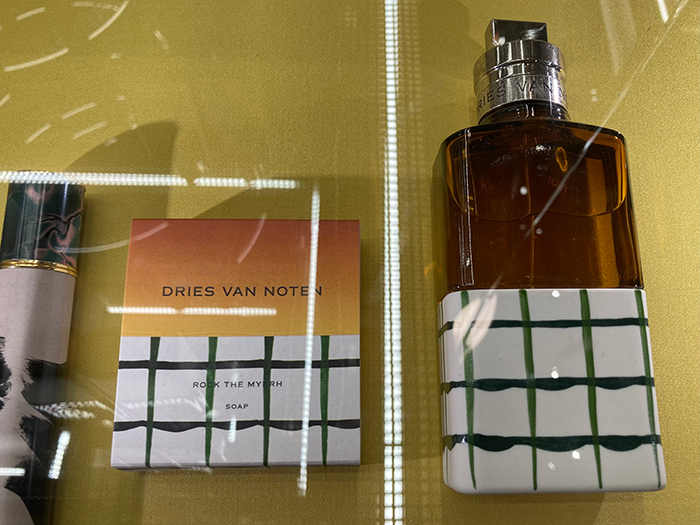 斬新な香水ボトルのデザイン