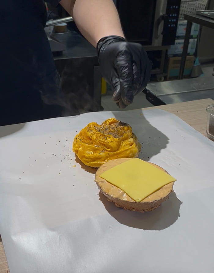 ベーグルウィッチを作っている様子